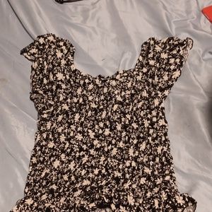 Flower printed black and white shirt ruffled bottom short sleeve